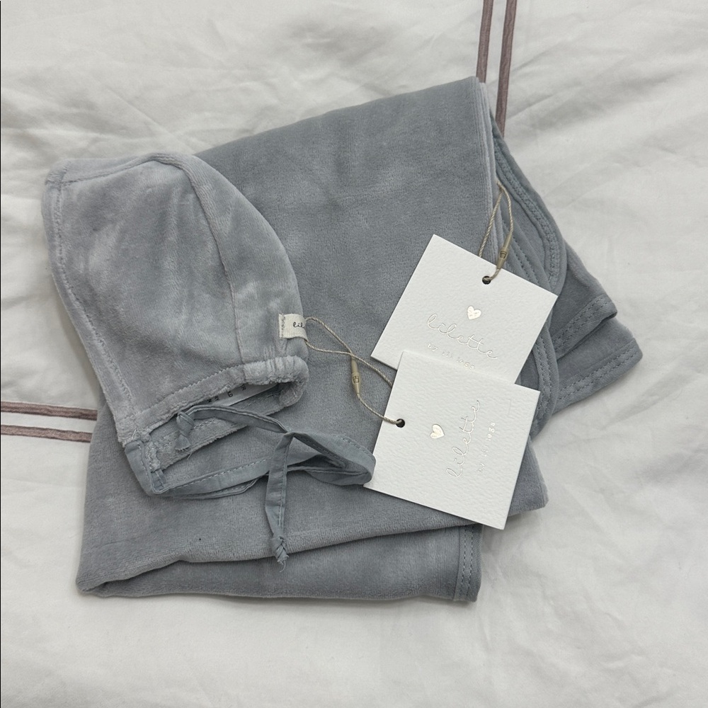 Bonnet and blanket set
